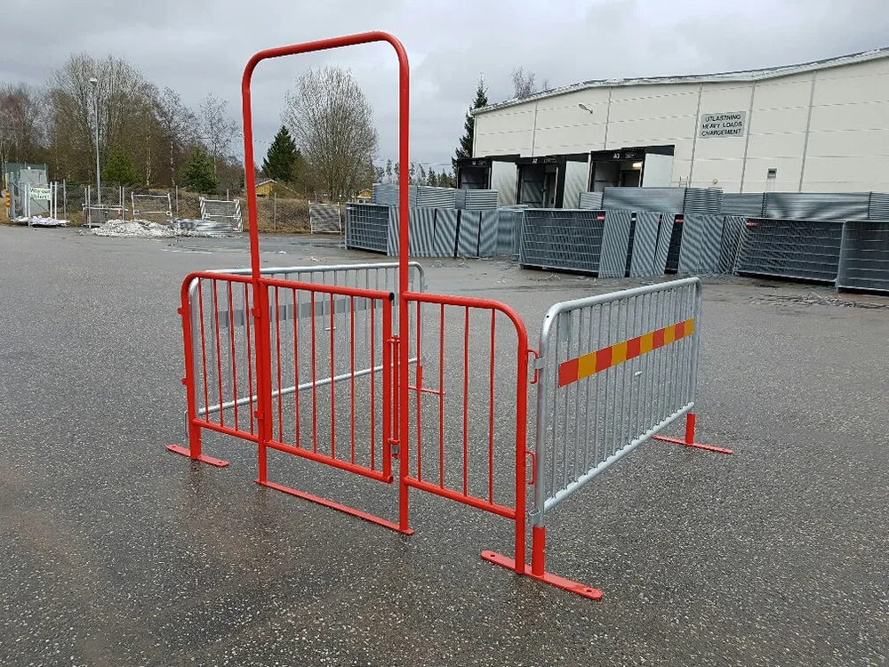 Kravallstaket med portal och grind (2,3m)