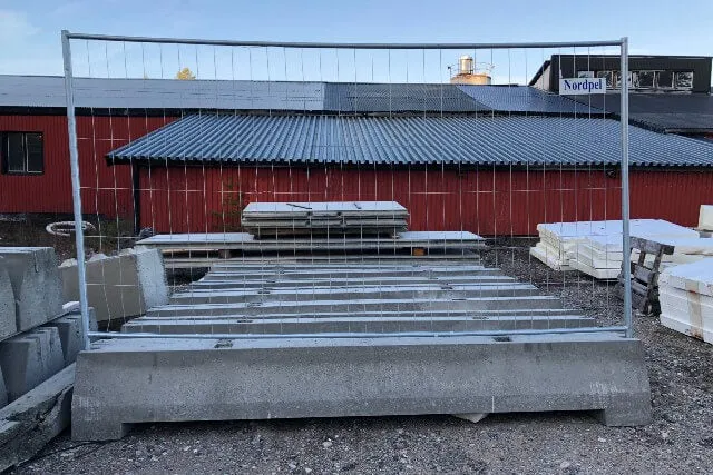 Staketbalk – fundament för byggstängsel