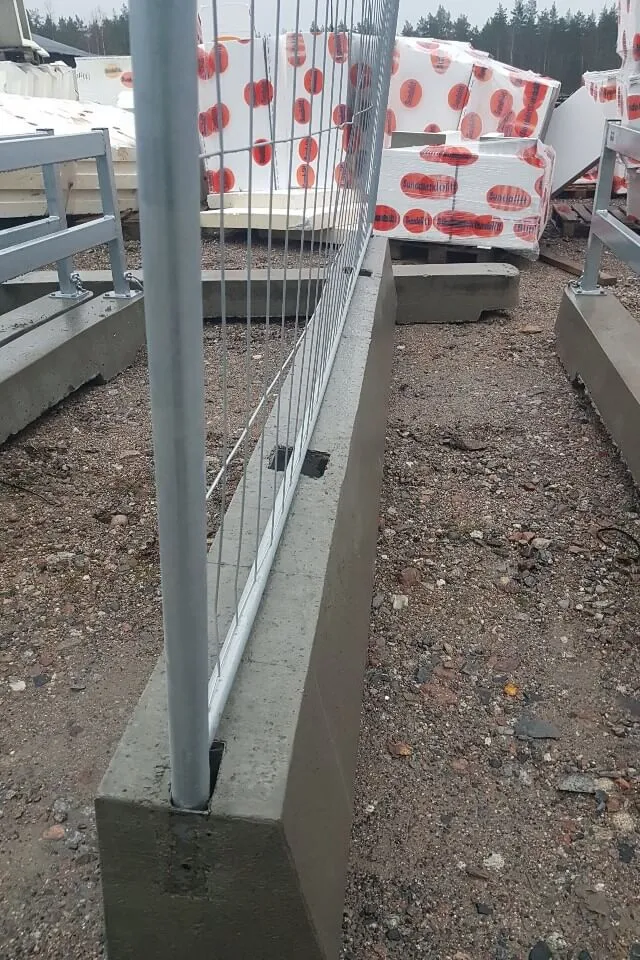 Staketbalk – fundament för byggstängsel