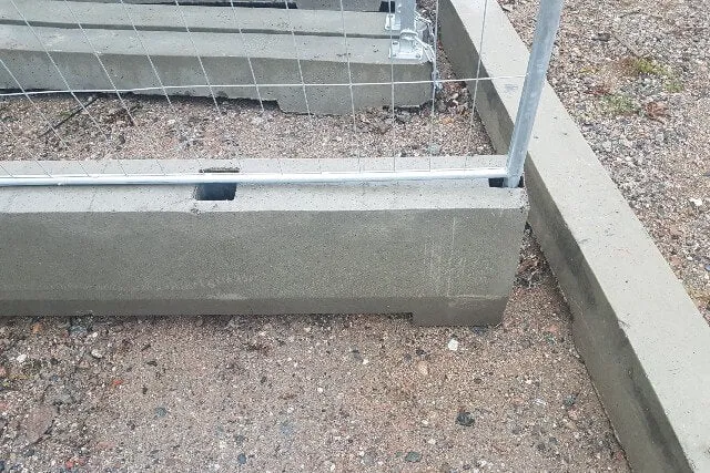 Staketbalk – fundament för byggstängsel