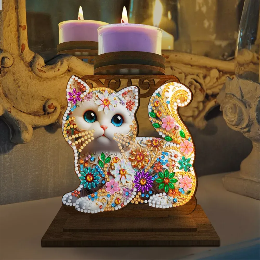 Ljusstake med vacker vit katt
