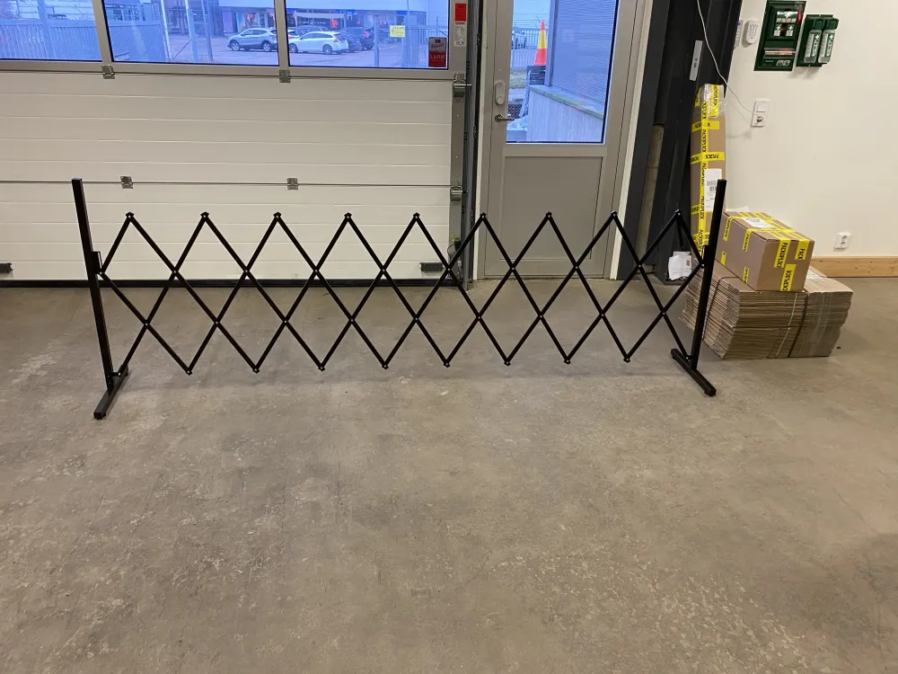 Flexibarrier Dragspelsgrind - Basic med bas - (2,7 m, svart)