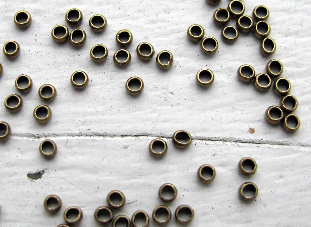 Klämpärlor - Bronsfärgade 2 mm (50-pack)