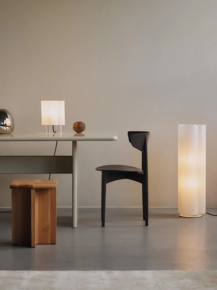 Boe Floor Lamp - Silver/Natural Drainage Covers