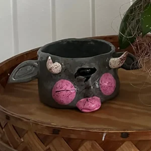 Horn(y) Ellie Skulptur