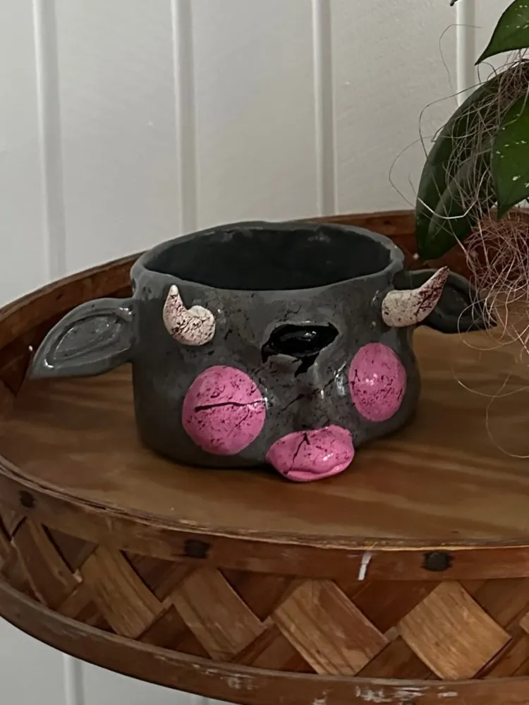 Horn(y) Ellie Skulptur