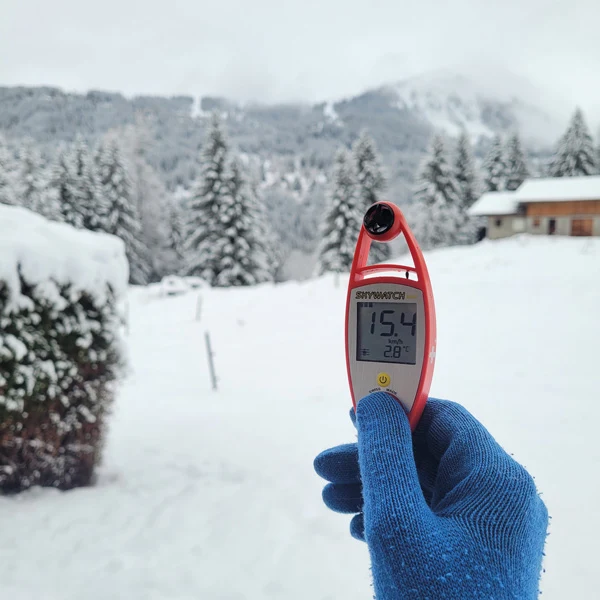 Vindmätare handhållen Skywatch, med termometer, röd