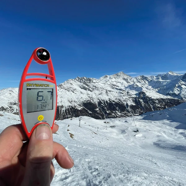 Vindmätare handhållen Skywatch, med termometer, röd