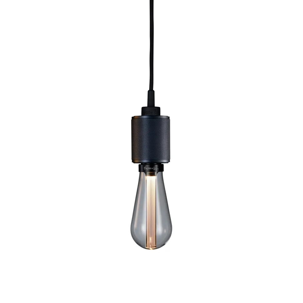 Heavy Metal-pendellampa i brunerad antique finish • Buster + Punch
