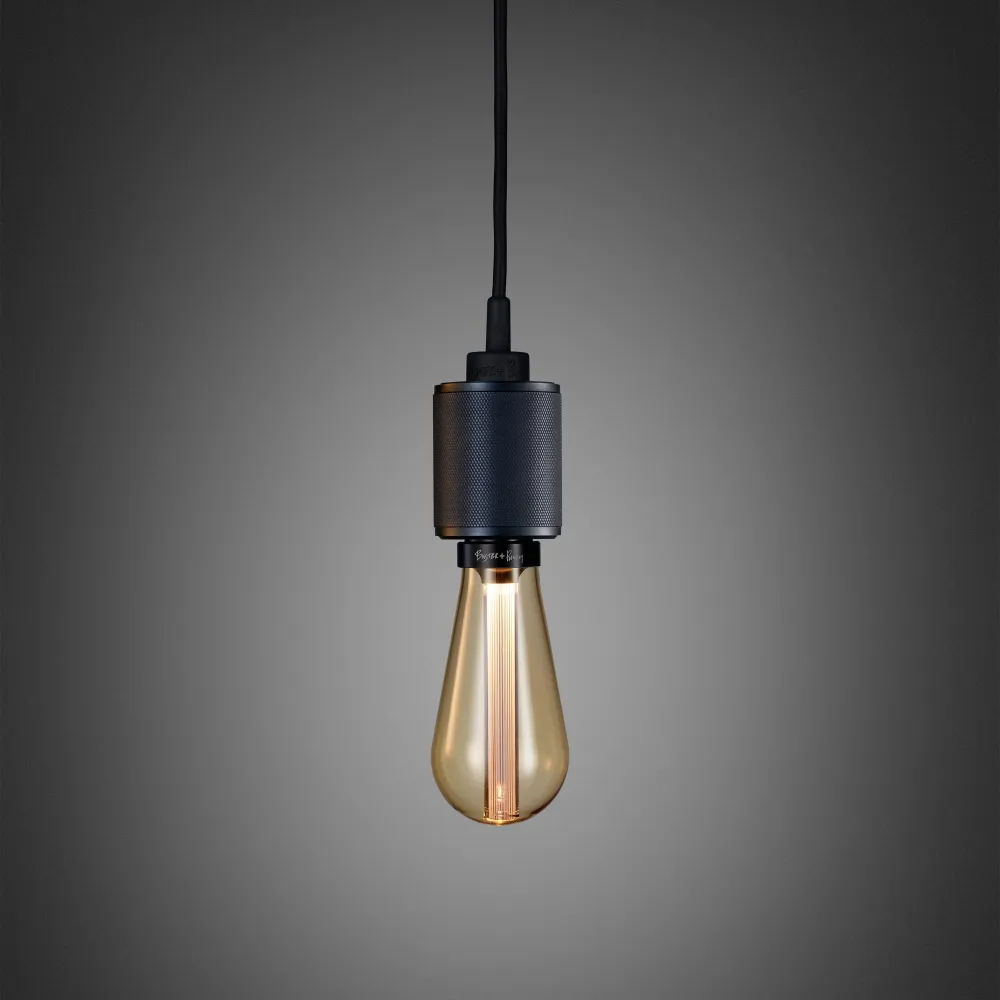 Heavy Metal-pendellampa i brunerad antique finish • Buster + Punch