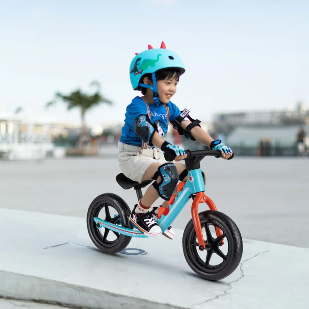 Micro Hjälm, 3D Scootersaurus - Strl. M (5-8 år)