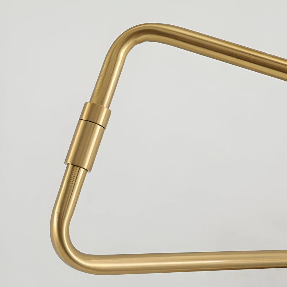 SwingLite – Banbrytande Vägglampa med Justerbar Svängarm i Skandinavisk Design Svart