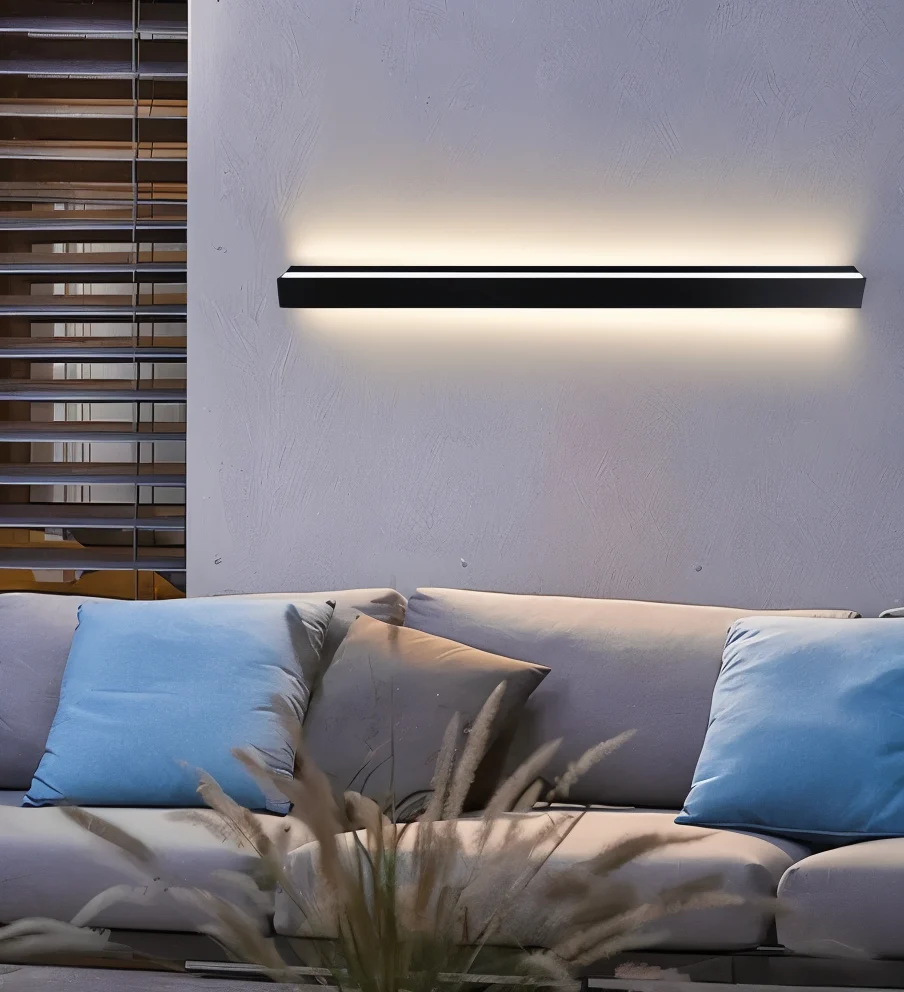 LineaLux – Vägglampa i Svart/Vit Linjär Design för Inomhus & Utomhusbruk (IP65) 30cm