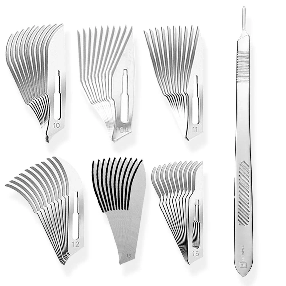 Set bestående av blandning av 10 stycken skalpellsblad figur 3 i 6 olika utföranden + 1 x May - skalpellhållare 21 cm lång...