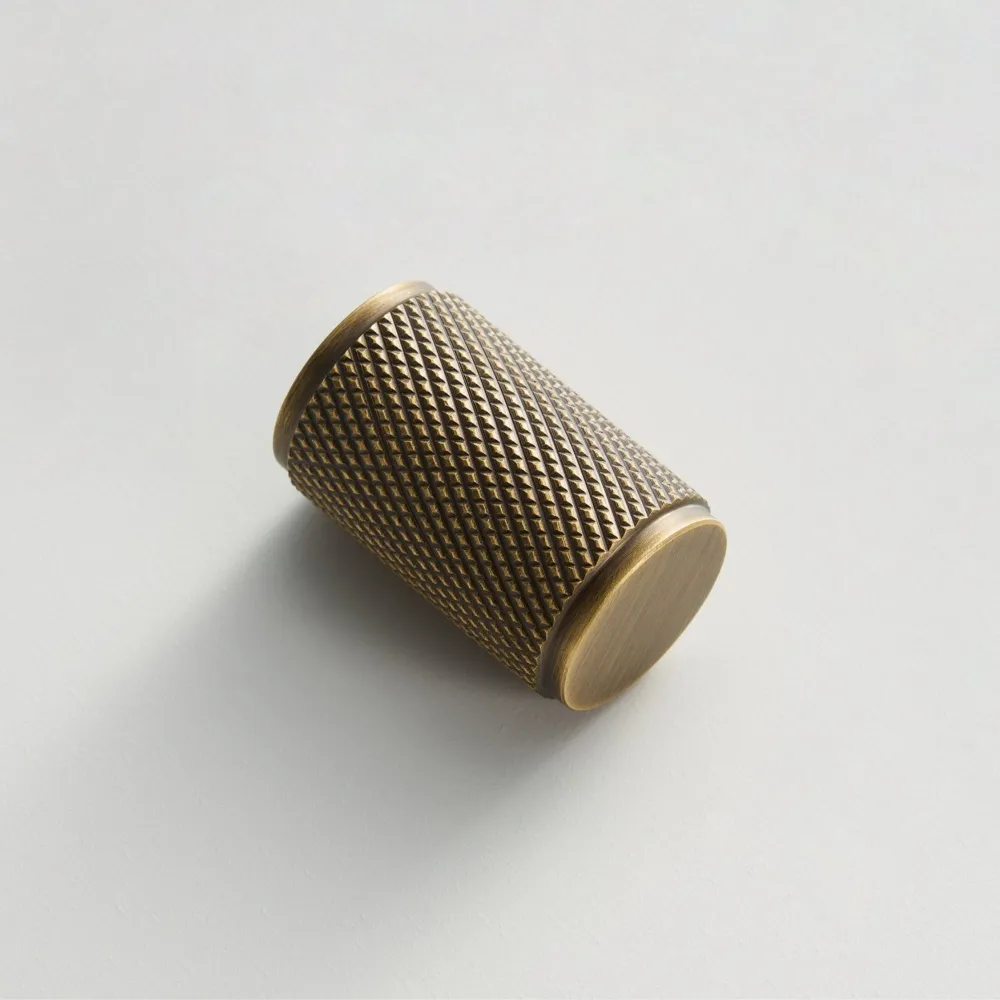 Knopp CH035 | Lättrad | Antik Mässing