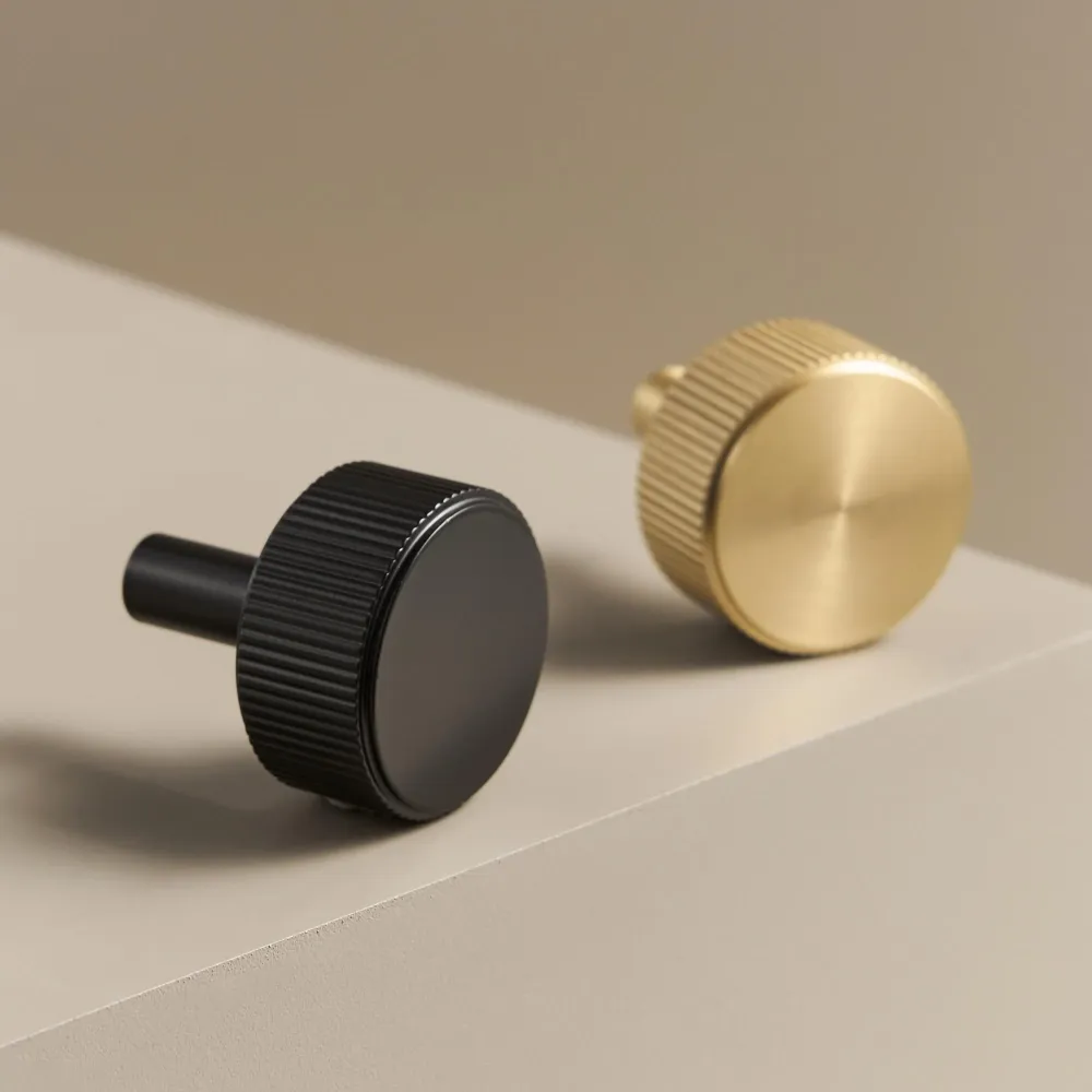 Knopp CH052 | Räfflad | Mässing