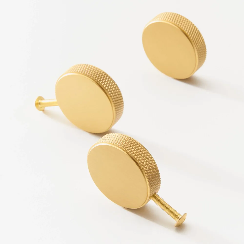 Knopp CH059A | Lättrad | Mässing