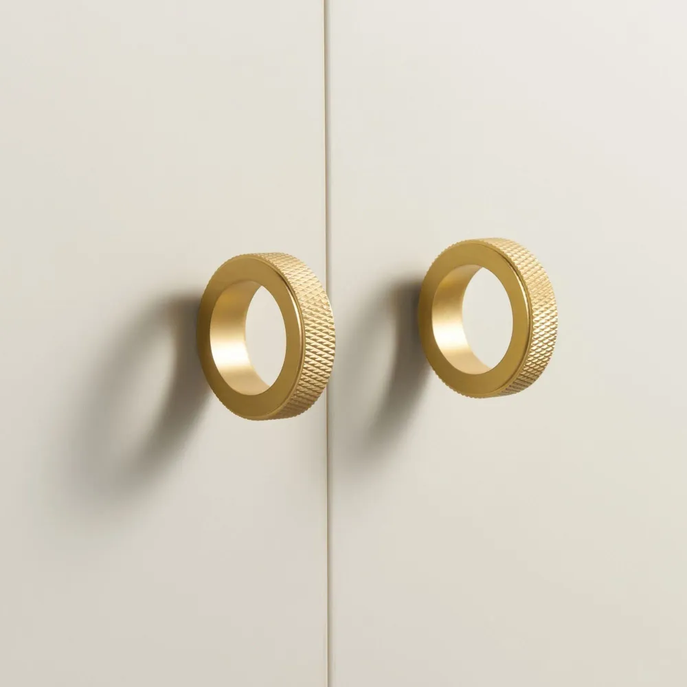 Knopp CH059B | Lättrad | Mässing