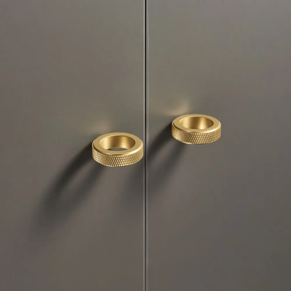 Knopp CH059B | Lättrad | Mässing