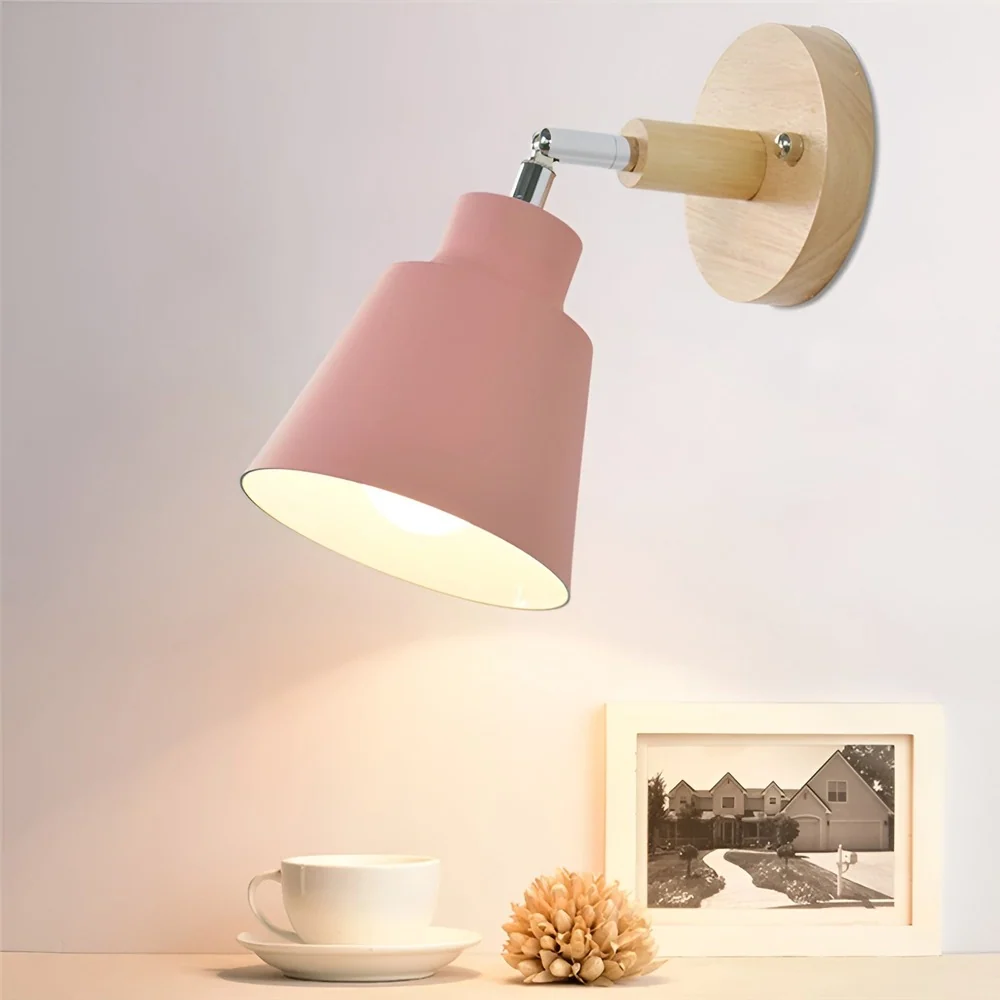 SwivelShine - Monterad Vägglampa i Järn med Sladdbrytare Rosa