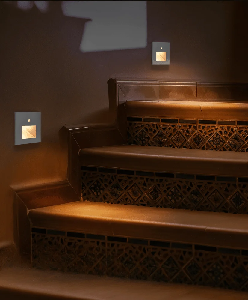 LumiStep Vägglampa - Infälld Vägglampa med Rörelsesensor För Trappor Silver