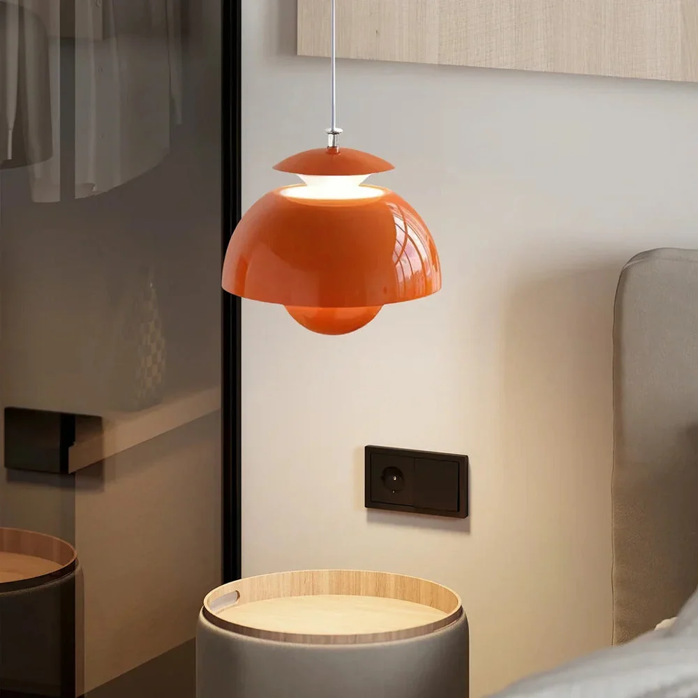 Floréal – Nordisk Metallpendellampa i Blomformad Retrodesign Orange