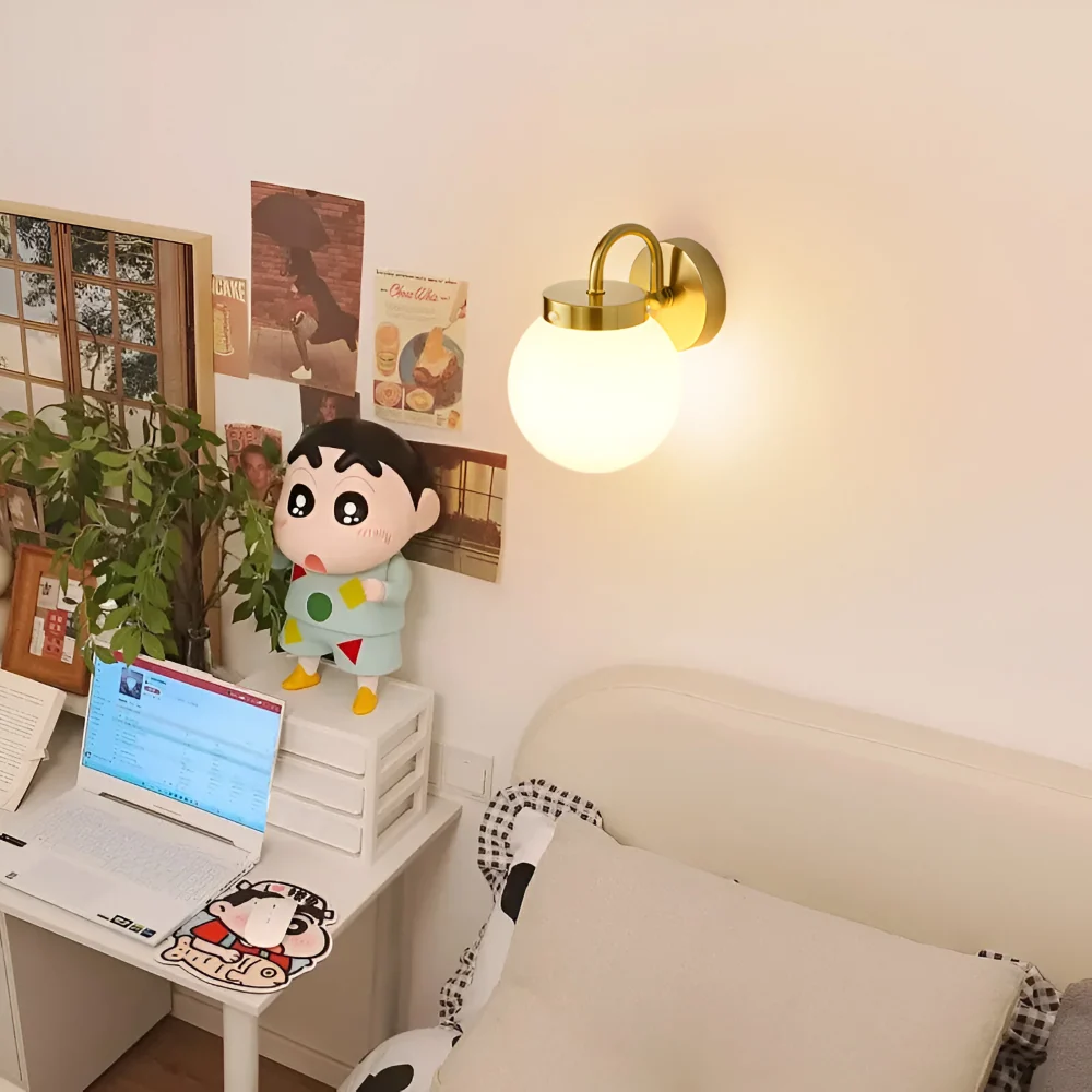 GlowSphere – Randig Glasvägglampa i Minimalist Klotdesign Silver