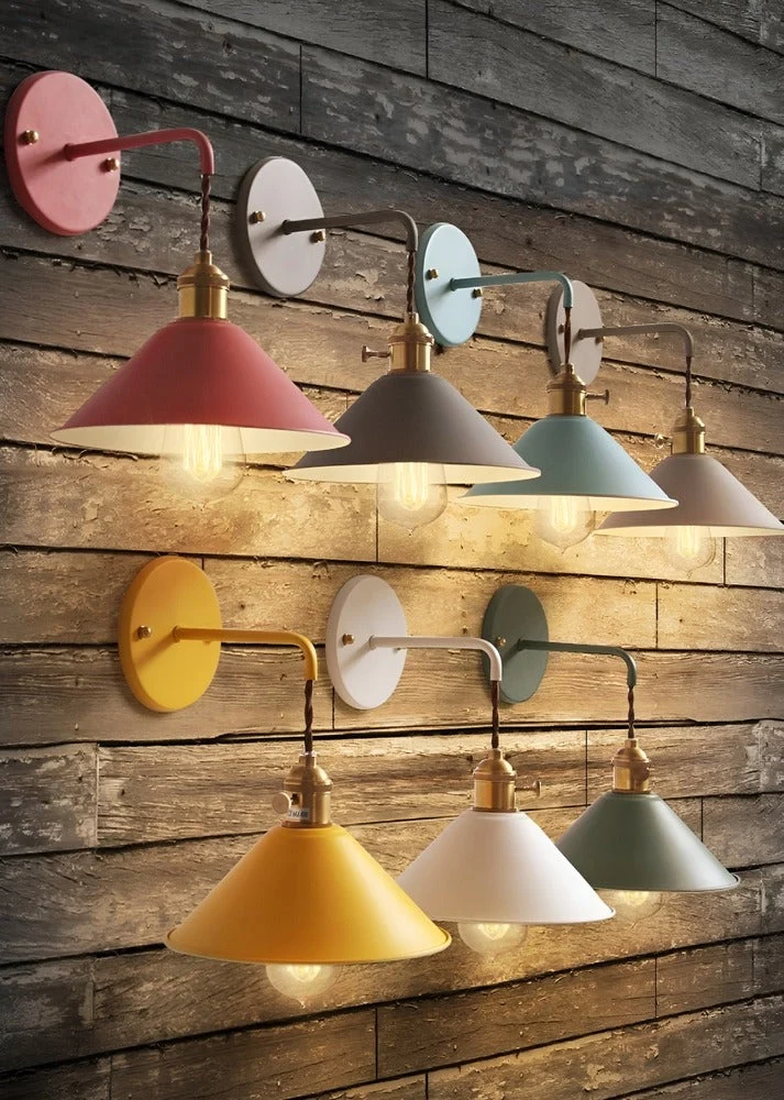 RetroGlow – Gammaldags Vägglampa i Metall med Klassisk Konformad Design Gra