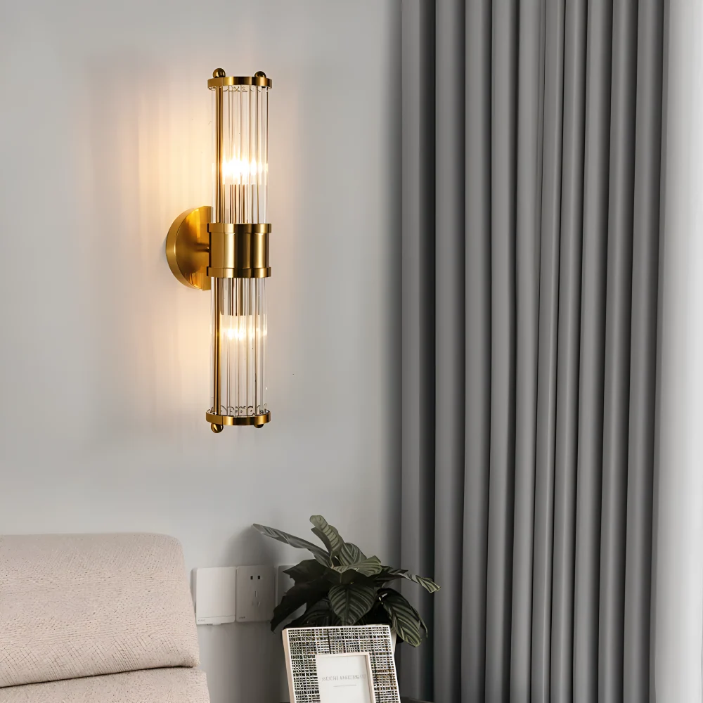 Aurelia – Vägglampa i Guld med Ribbade Kristalldetaljer och E14 LED-belysning