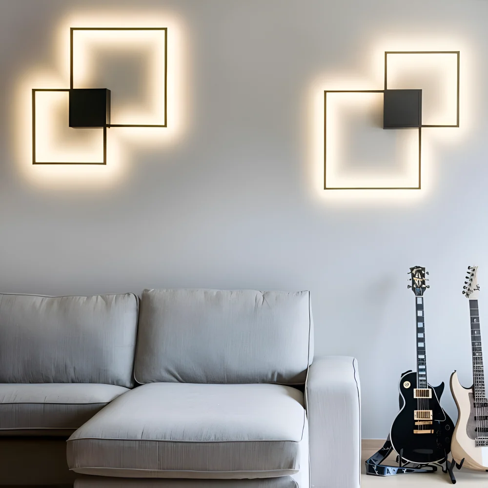 LumoSquare – Fyrkantig Vägglampa i Metallisk med Dimbart LED-ljus och Fjärrkontroll Vit