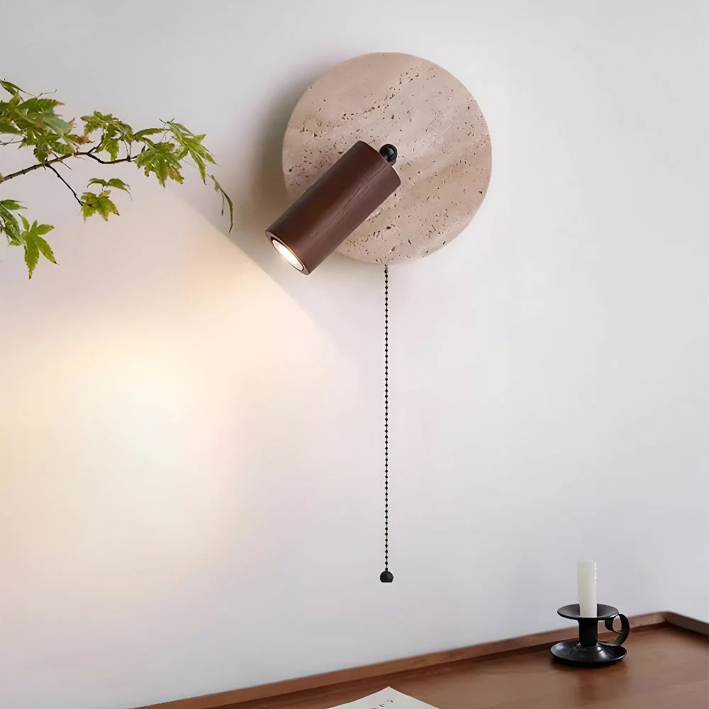 LumoStone – Ficka Rund LED Vägglampa | Svängbar Vägglampa i Travertin & Trä