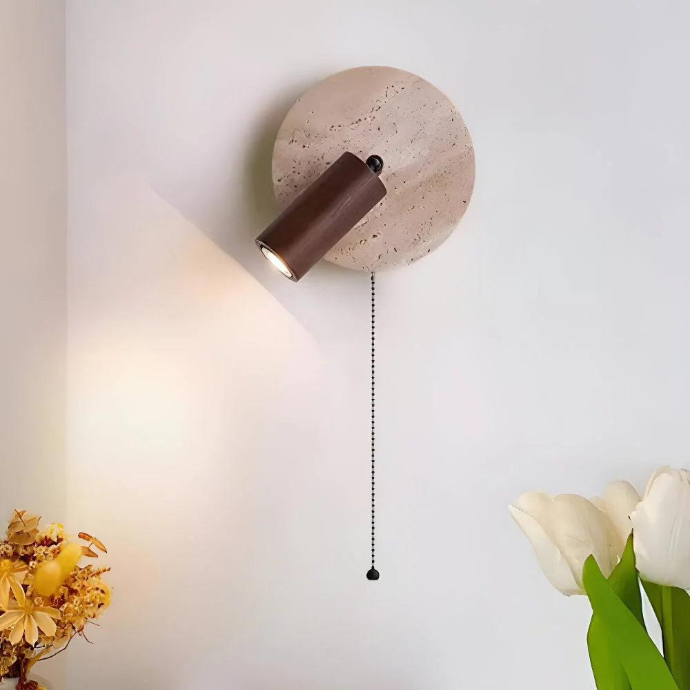 LumoStone – Ficka Rund LED Vägglampa | Svängbar Vägglampa i Travertin & Trä
