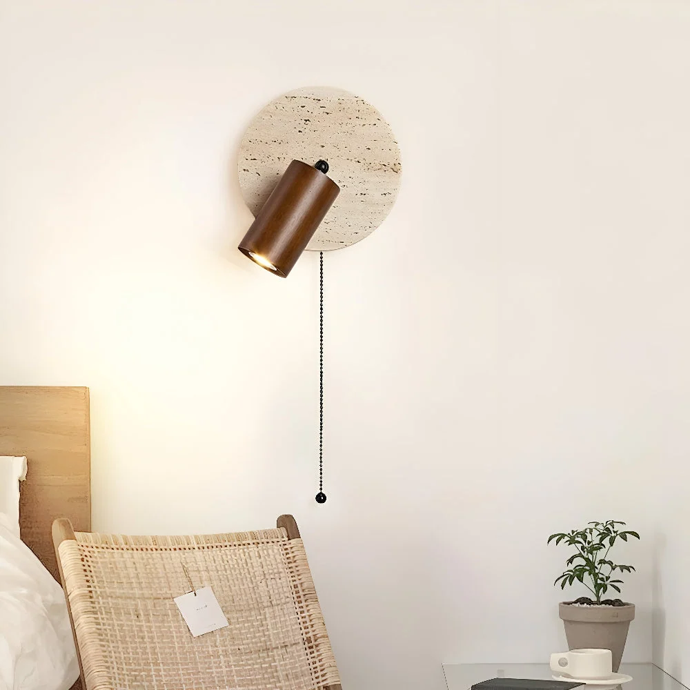 LumoStone – Ficka Rund LED Vägglampa | Svängbar Vägglampa i Travertin & Trä