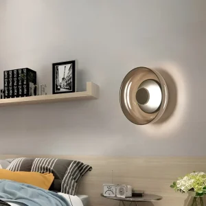 NordBowl – Rund Skandinavisk Vägglampa i Glas & Aluminium | Dagens Nordic LED Väggbelysning