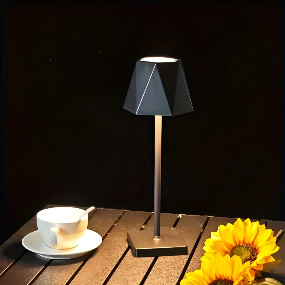 PolyLamp - Portabel Hexagonal LED-Bordslampa - Vattentät och Battery-powered Svart