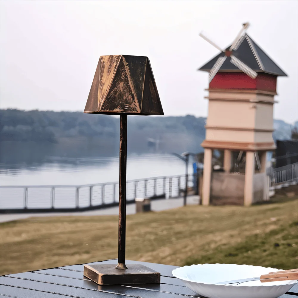 PolyLamp - Portabel Hexagonal LED-Bordslampa - Vattentät och Battery-powered Svart