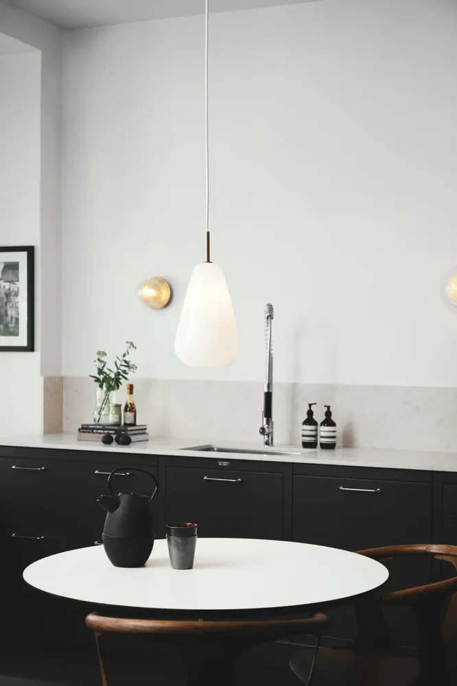 Anoli 1 medium pendel, nordic bärnsten / opal • NUURA