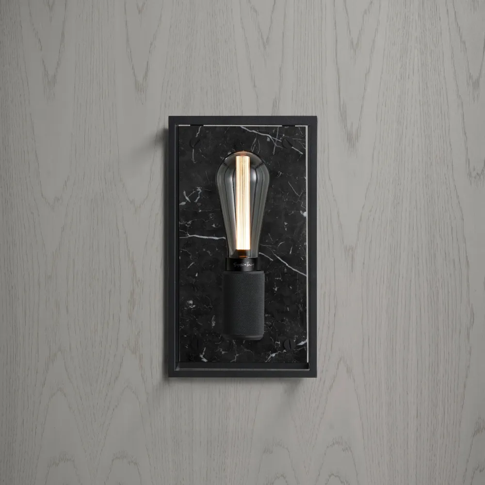 Caged vägglampa med onyx marmor/medium • Buster + Punch