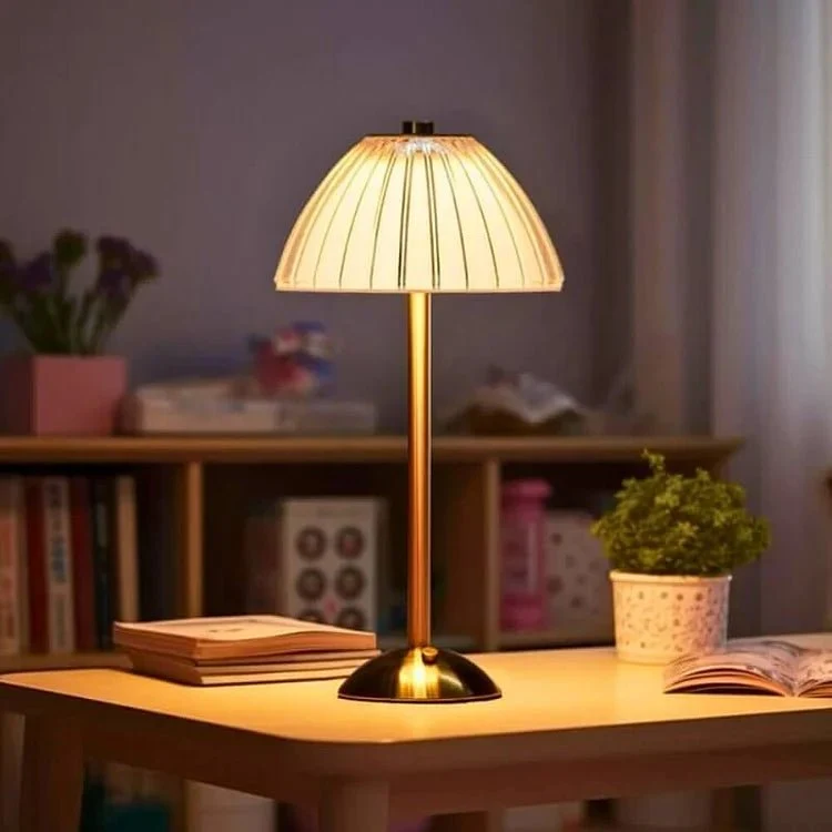 AuroLuxe – Trådlös bordslampa i kristall och alloy med elegant LED-belysning