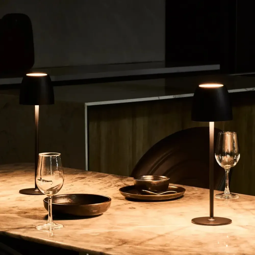 LjusLuxe - Wi-fi Bordslampa med Lyxig Design och Dimbar Funktion Svart
