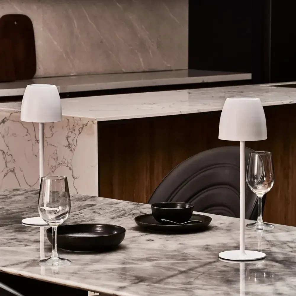 LjusLuxe - Wi-fi Bordslampa med Lyxig Design och Dimbar Funktion Svart