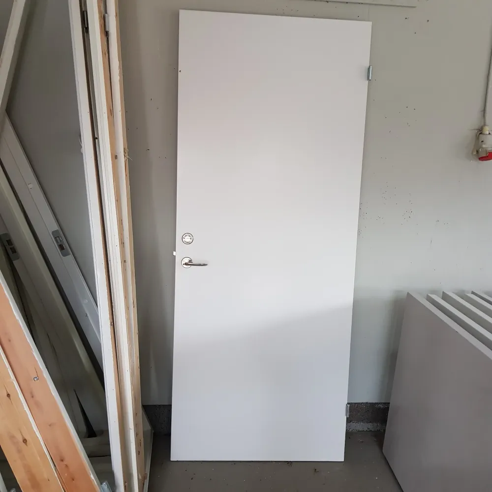 Art 850 Ljud isolerade dörrar B 90 H210 12st vänster 8st höger 3000kr per st (BORLÄNGE)