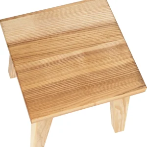 Liten träpall barnpall tillverkad av oljad ask - fotpall 27 x 27 x 27 cm