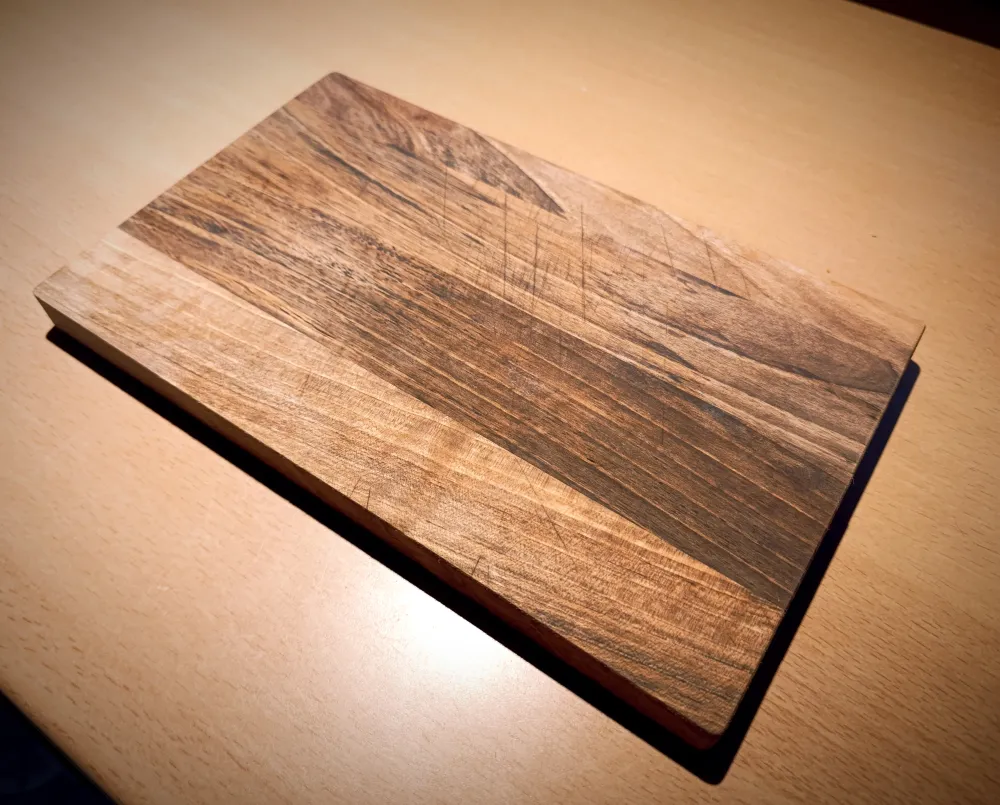 Rektangulär skärbräda av valnötsträ - 30 x 18 x 2 cm FSC®-oljad