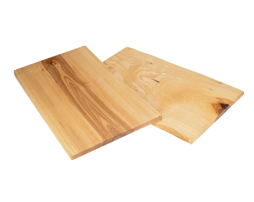 Träskärbräda tillverkad av oljad askkärna med slipad trädkant, 22 mm tjock, 52 x 30-35 cm