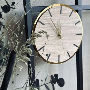 Väggklocka i trä - Ø30cm