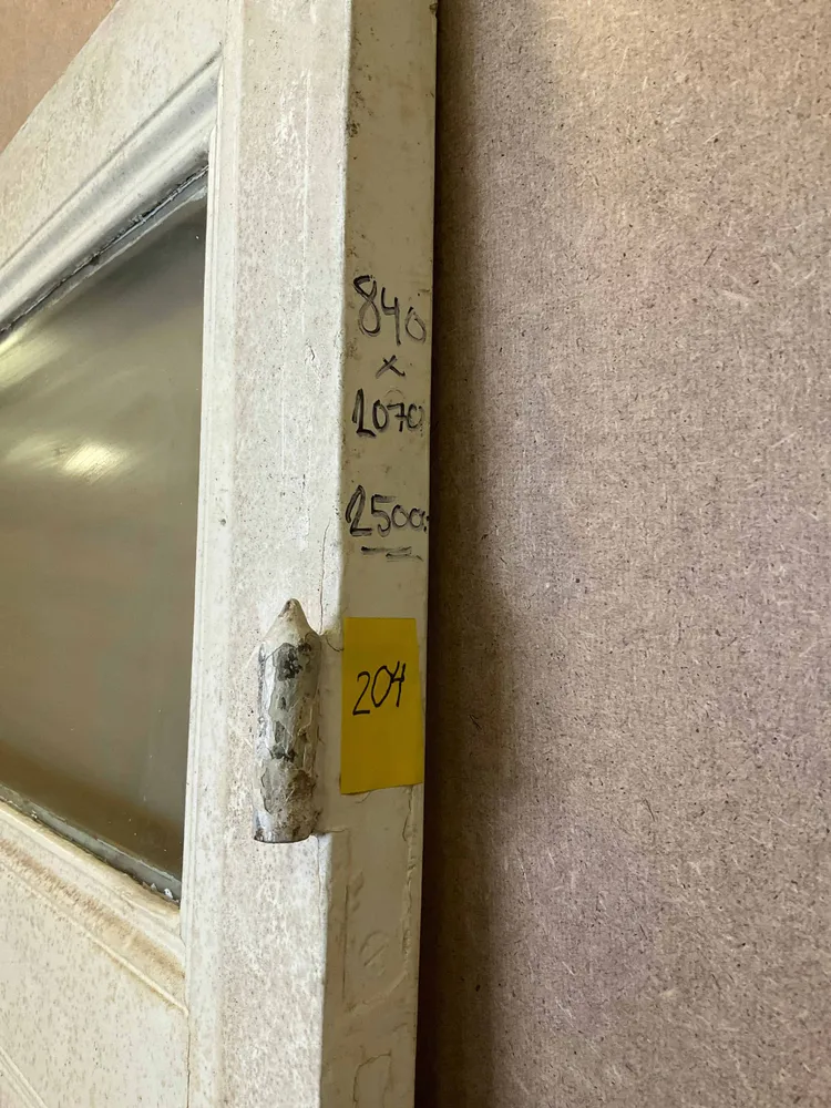 204. Dörr med glas