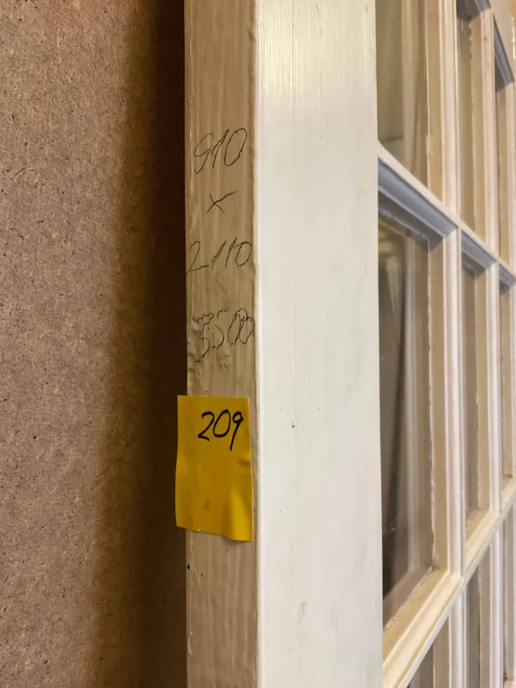 209. Dörr med glas