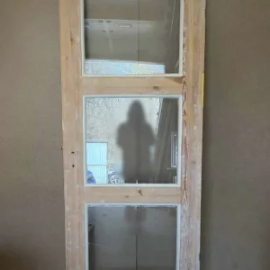 211. Spegeldörr med glas