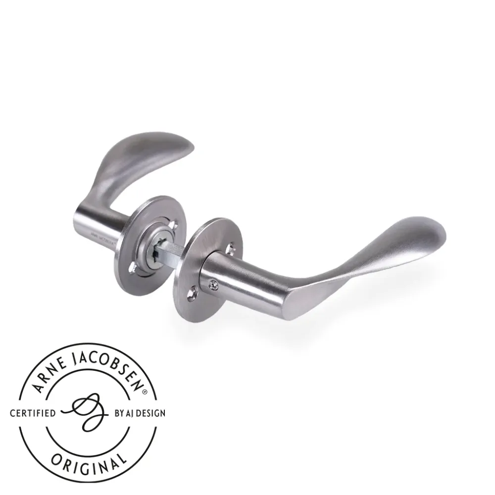 Arne Jacobsen dörrhandtag – AJ111 dörrhandtag i borstat rostfritt stål 111 mm, generös modell 30